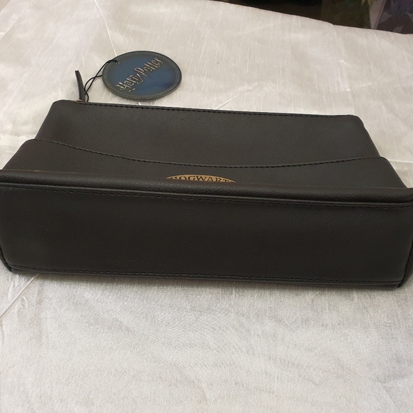 Harry Potter Hogwarts Cosmetic Bag - Picture 11 of 16